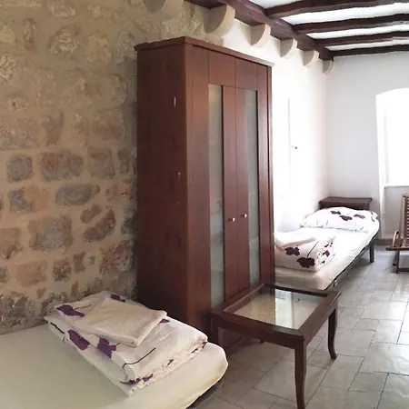 Angelina Old Town Hostel *