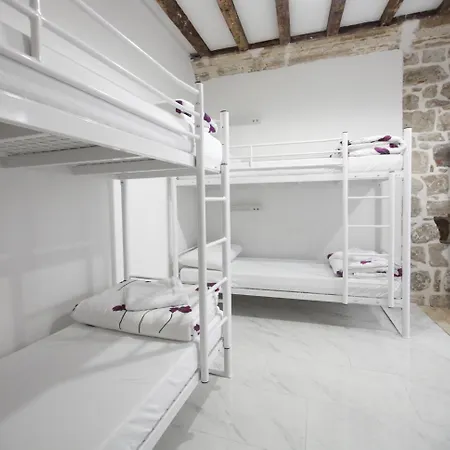 Hostel Angelina Old Town *