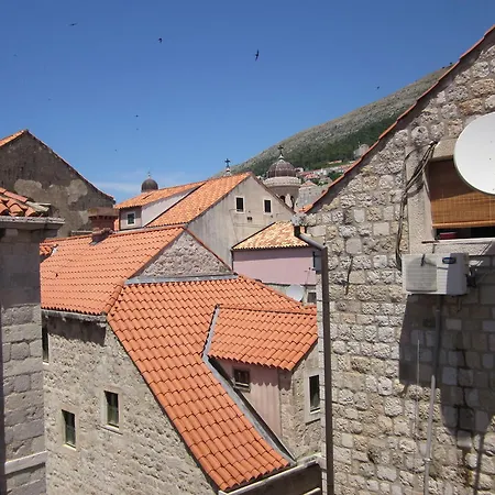 Angelina Old Town Hostel *