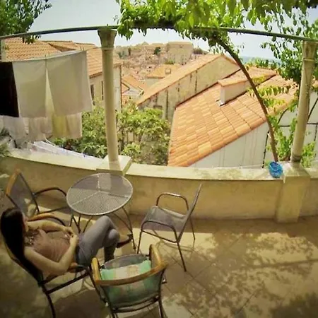 Angelina Old Town Hostel *