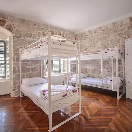 Hostel Angelina Old Town *